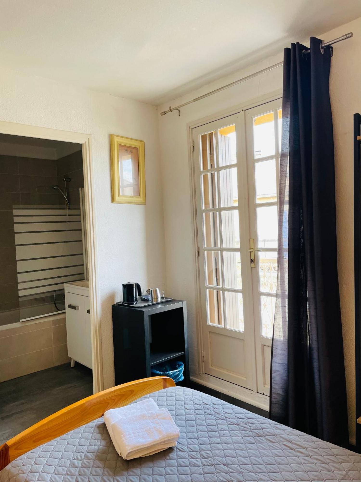Hotel L'Escale Aigues-Mortes Bagian luar foto
